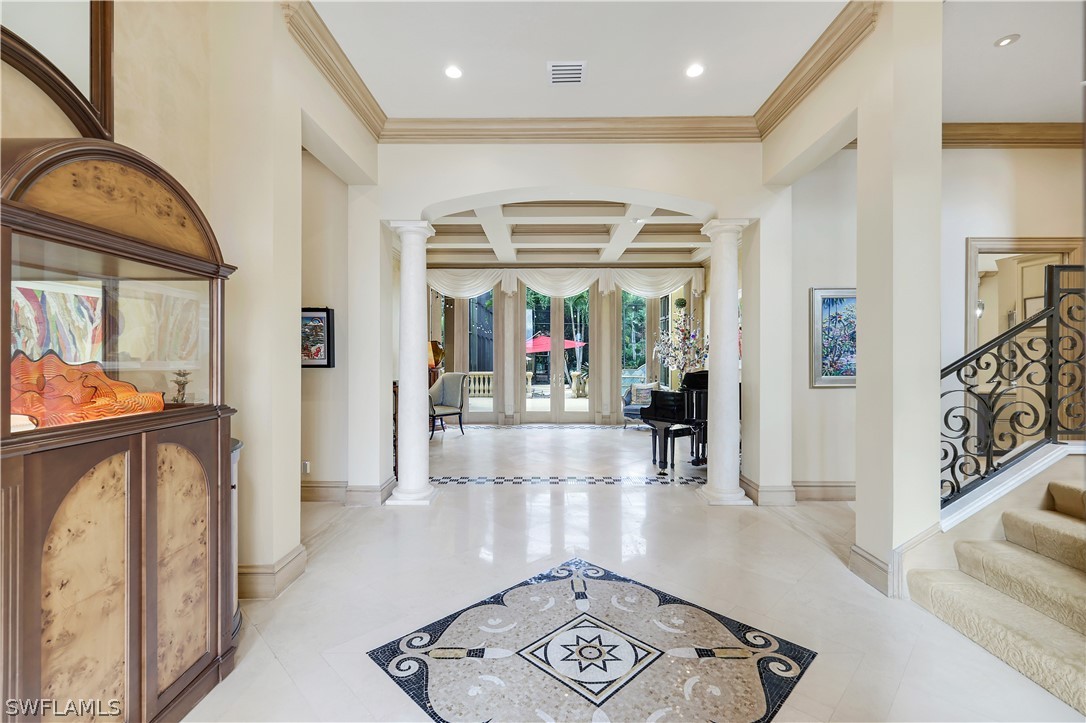 683 Hickory, Naples, FL 34108