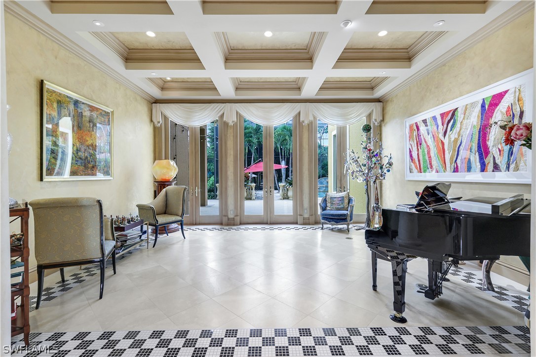 683 Hickory, Naples, FL 34108