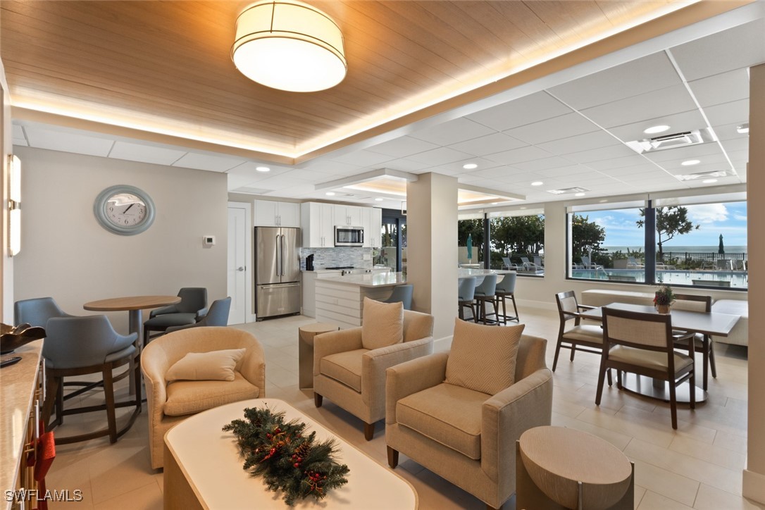 3399 Gulf Shore Unit 111, Naples, FL 34103