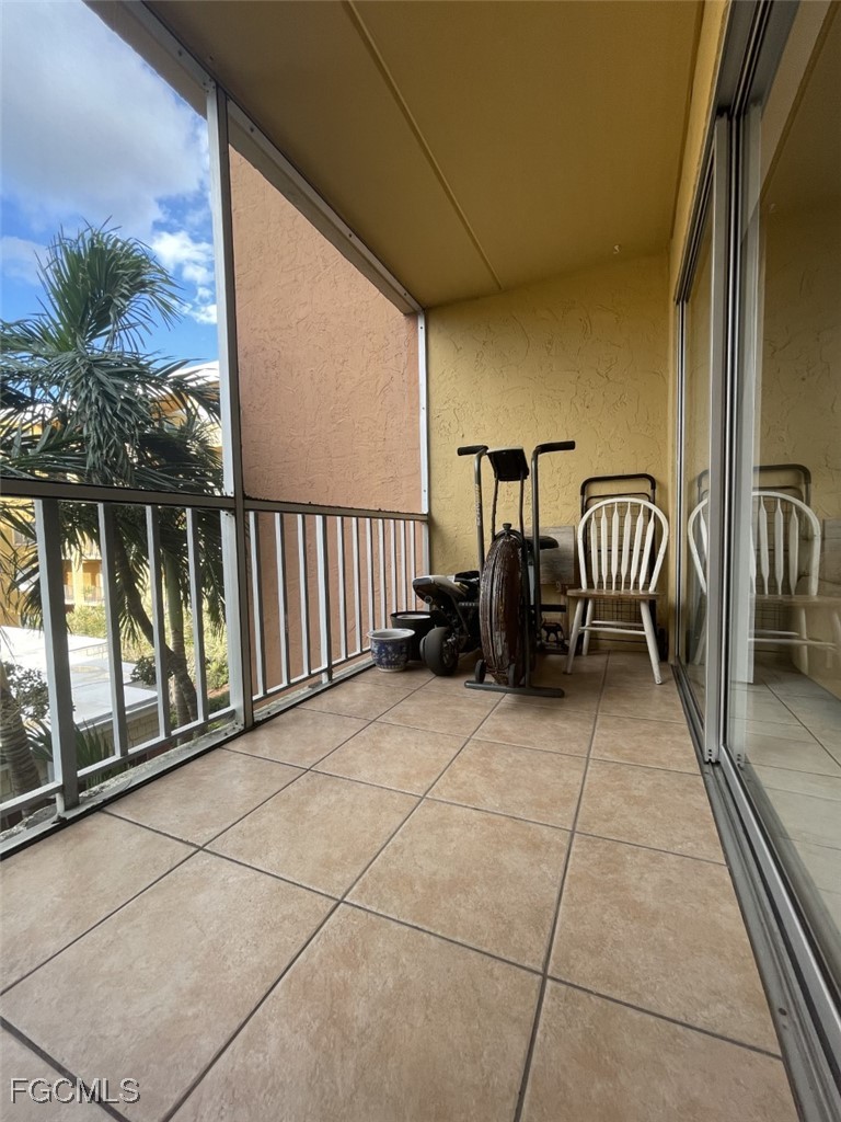 2366 Mall Unit 304, Fort Myers, FL 33901