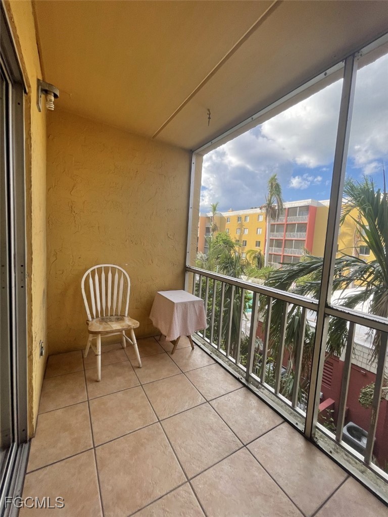 2366 Mall Unit 304, Fort Myers, FL 33901