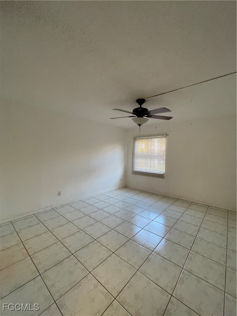 2366 Mall Unit 304, Fort Myers, FL 33901