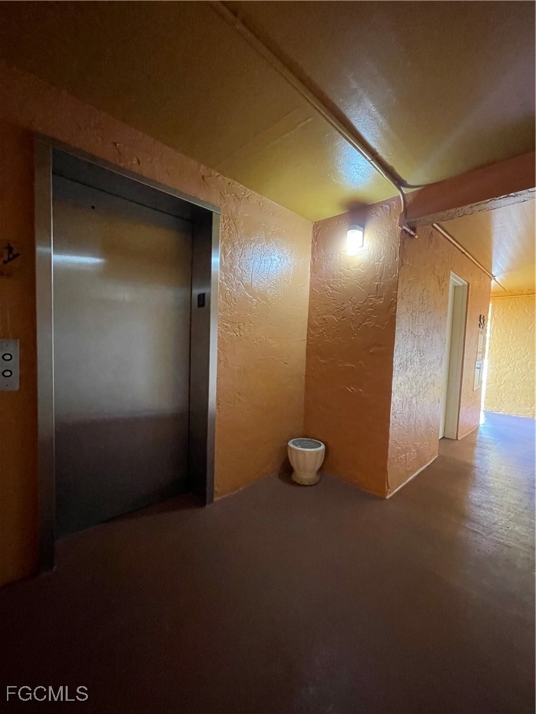 2366 Mall Unit 304, Fort Myers, FL 33901