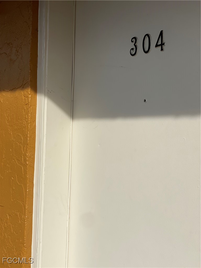 2366 Mall Unit 304, Fort Myers, FL 33901