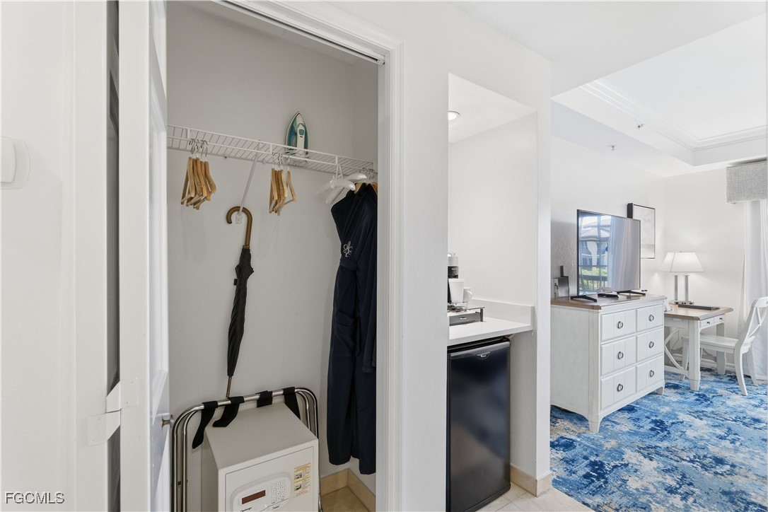 221 9th Unit 403, Naples, FL 34102