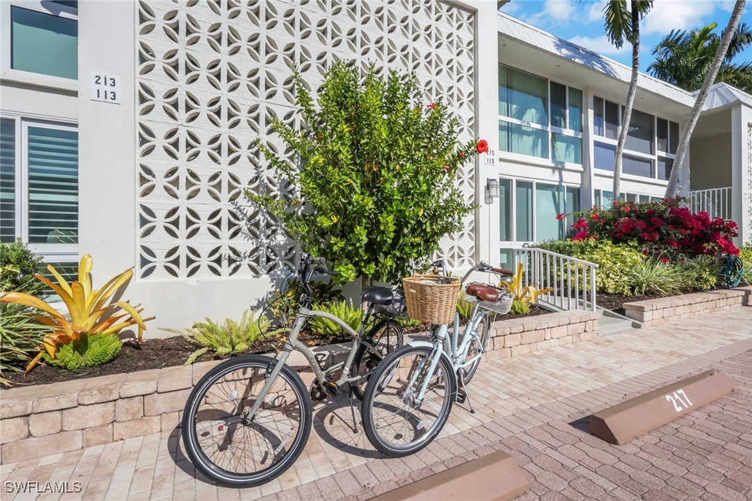 2100 Gulf Shore Unit 113, Naples, FL 34102
