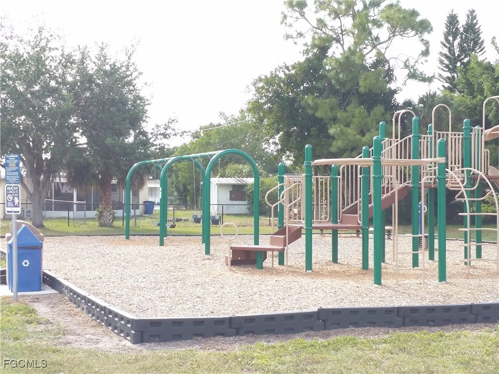 950 Lakeview, North Fort Myers, FL 33903