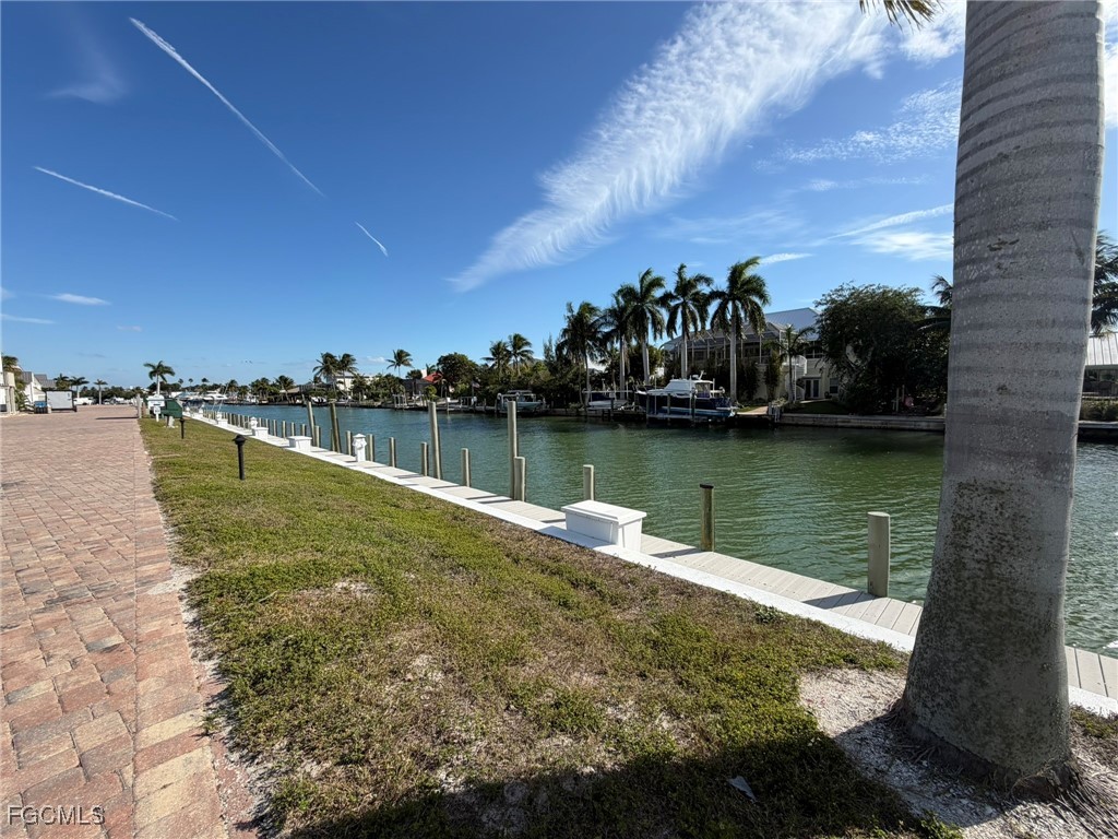 Dock