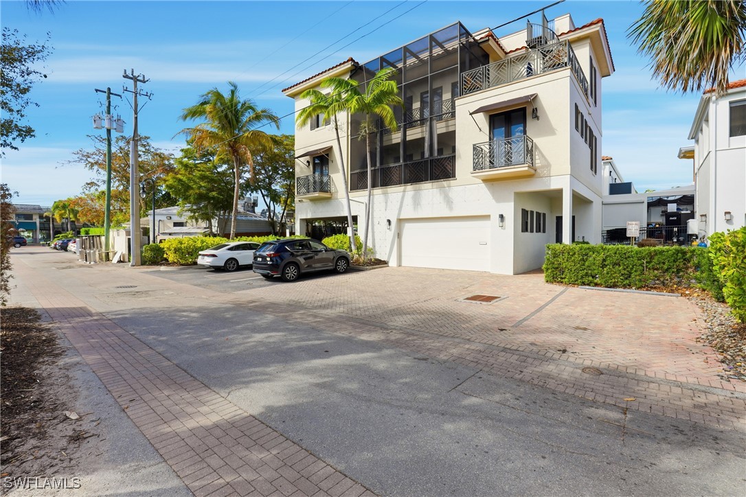 340 12th Unit 6, Naples, FL 34102