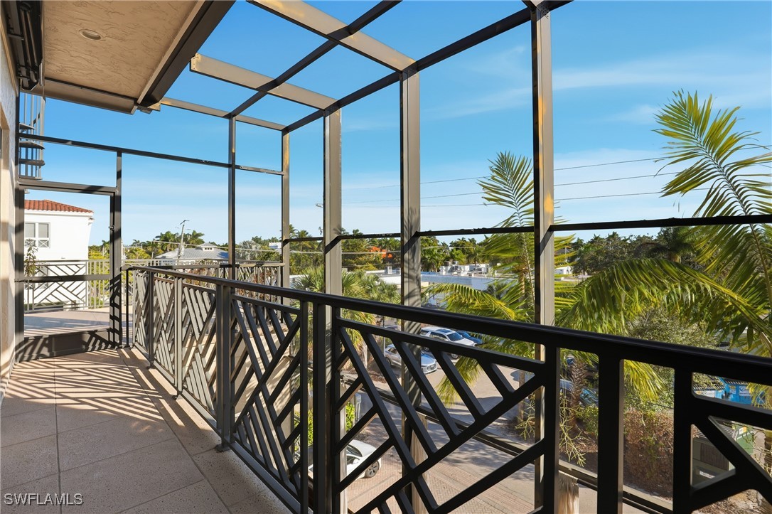 340 12th Unit 6, Naples, FL 34102