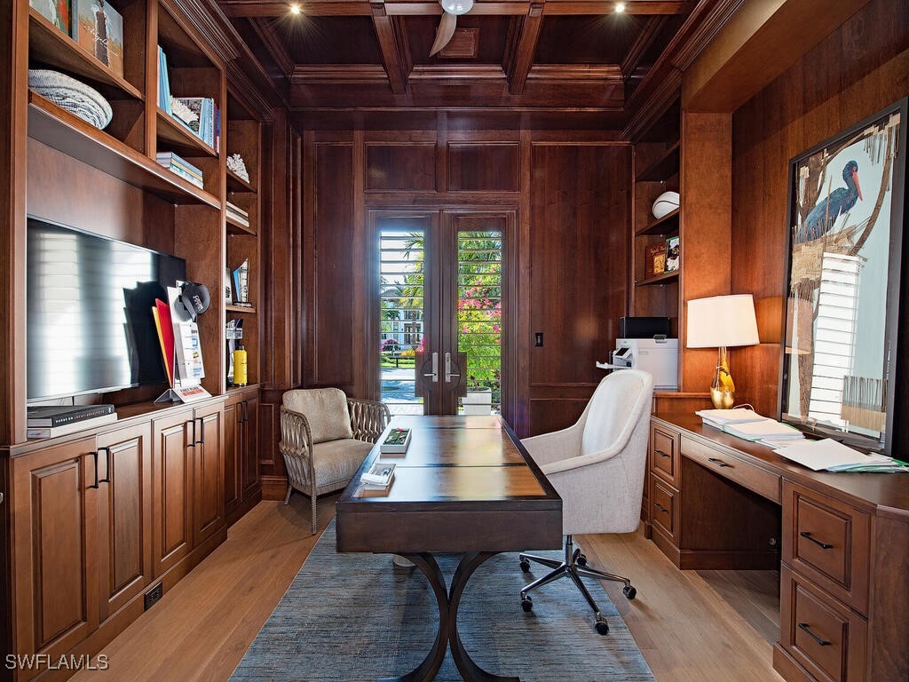 3243 Gin, Naples, FL 34102