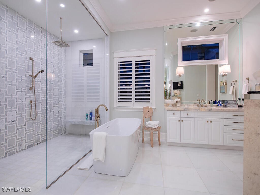 3243 Gin, Naples, FL 34102
