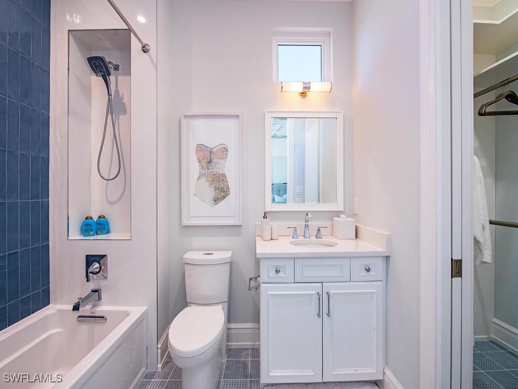 3243 Gin, Naples, FL 34102
