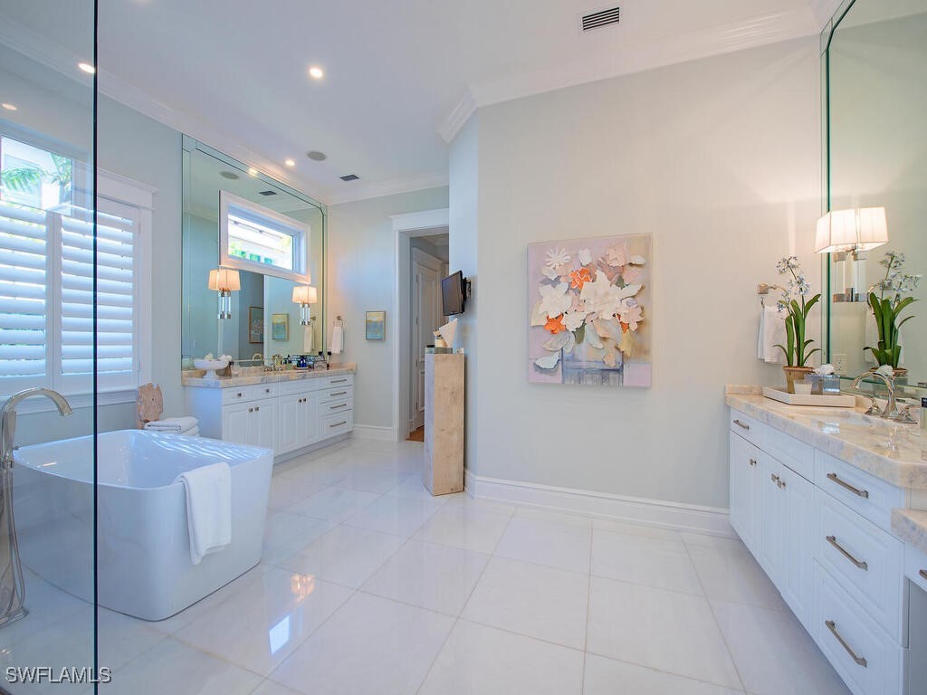 3243 Gin, Naples, FL 34102