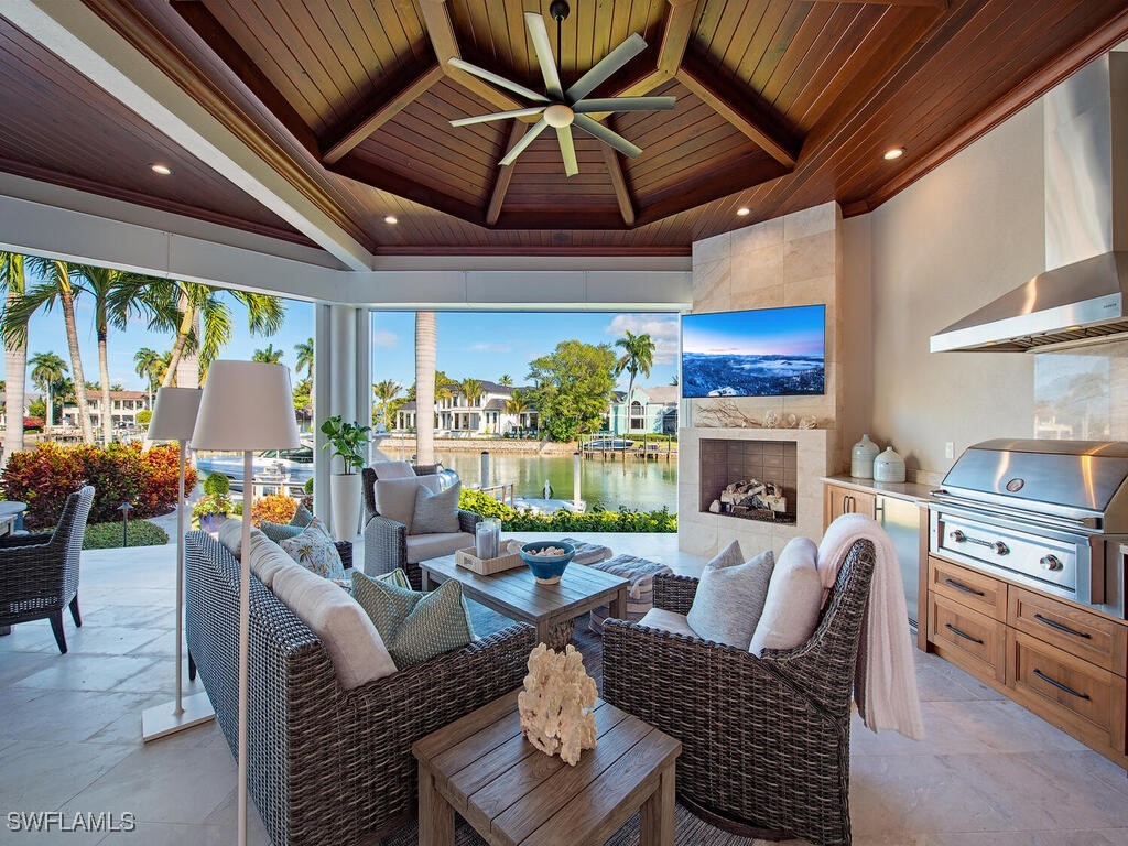 3243 Gin, Naples, FL 34102