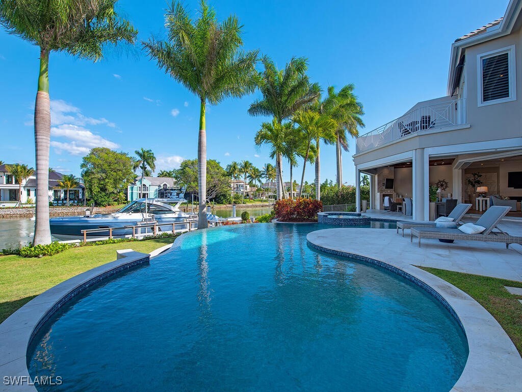 3243 Gin, Naples, FL 34102
