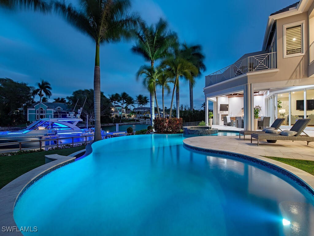 3243 Gin, Naples, FL 34102