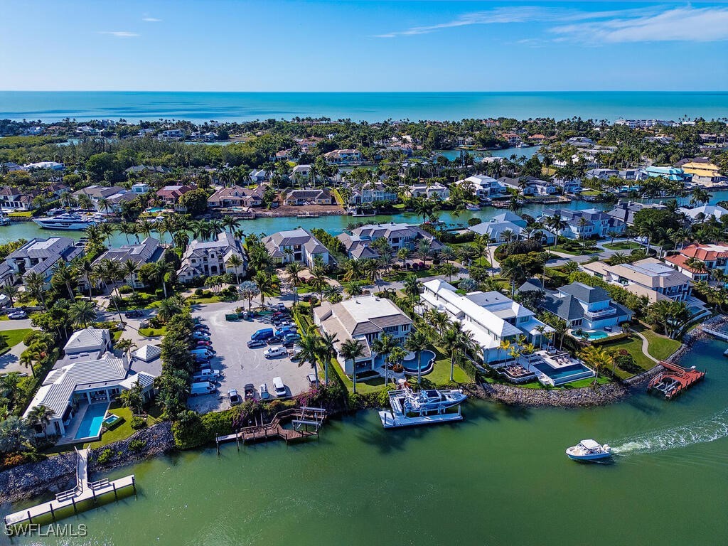 3243 Gin, Naples, FL 34102