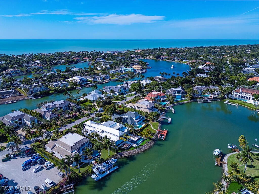 3243 Gin, Naples, FL 34102