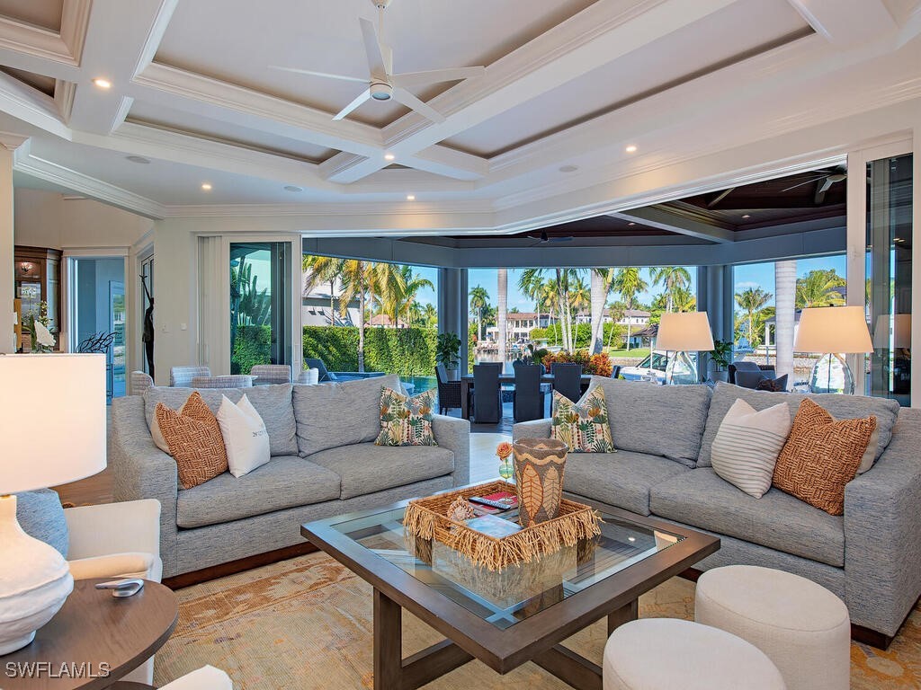 3243 Gin, Naples, FL 34102