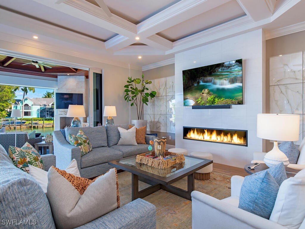 3243 Gin, Naples, FL 34102