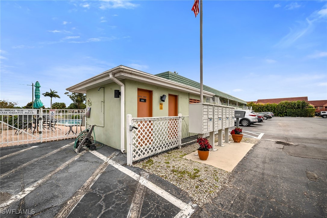 200 Valley Stream Unit 3b, Naples, FL 34113