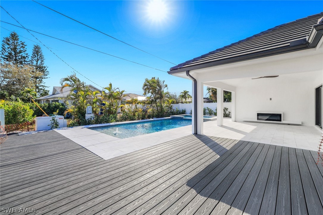 10771 6th, Naples, FL 34108