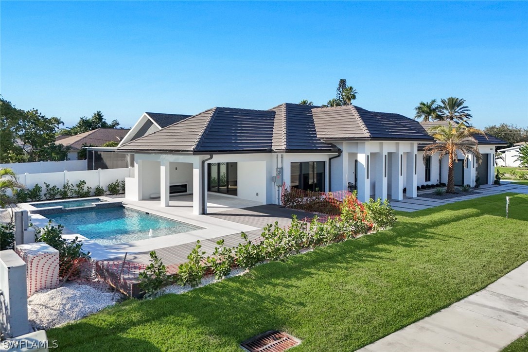 10771 6th, Naples, FL 34108