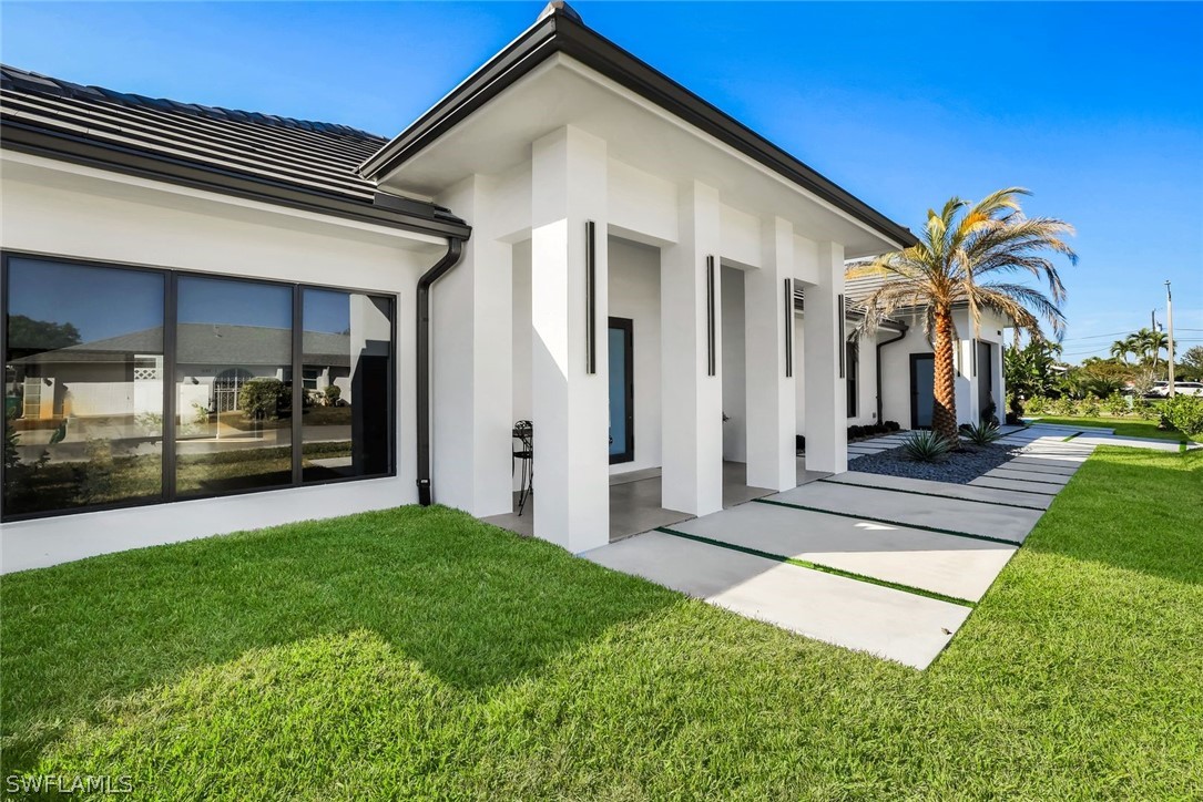 10771 6th, Naples, FL 34108