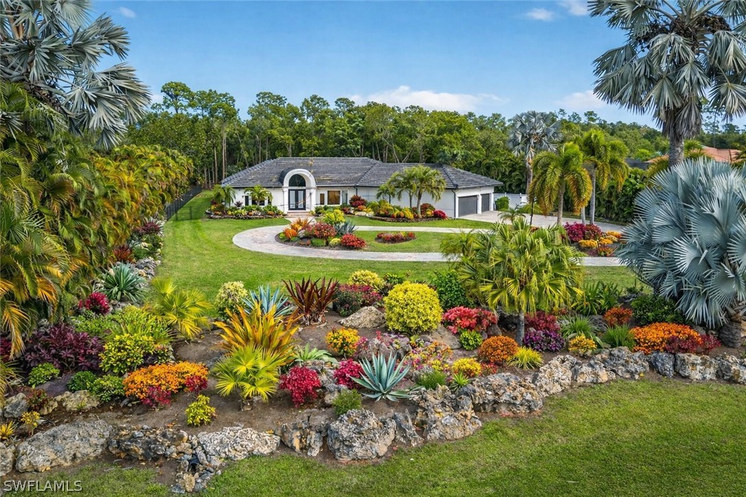 6461 Livingston Woods, Naples, FL 34109