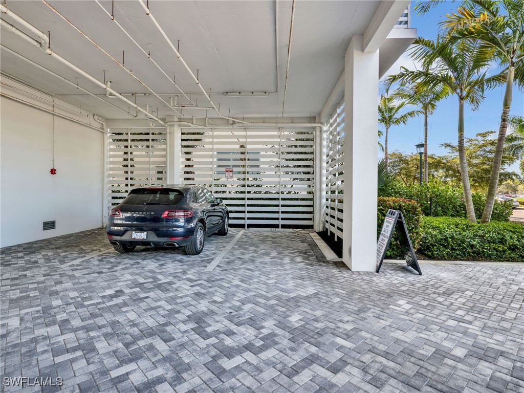 101 8th Unit 201, Naples, FL 34102