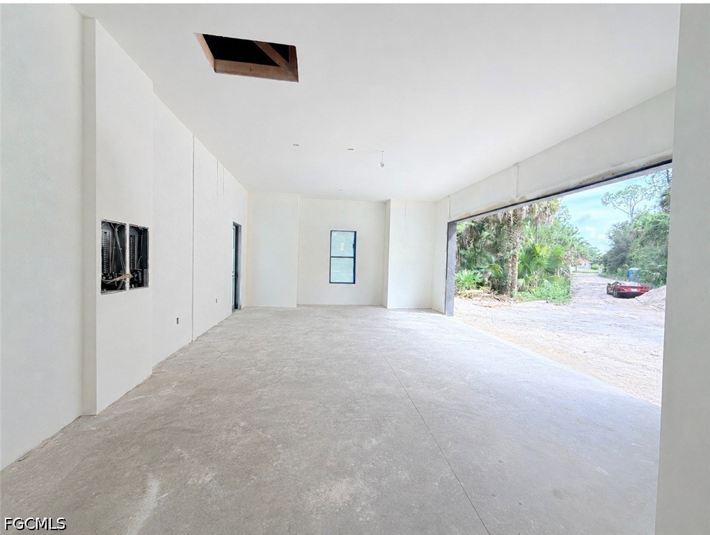 159 12th, Naples, FL 34120