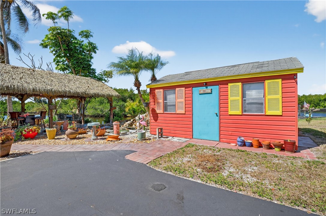 1324 Thompson, North Fort Myers, FL 33903