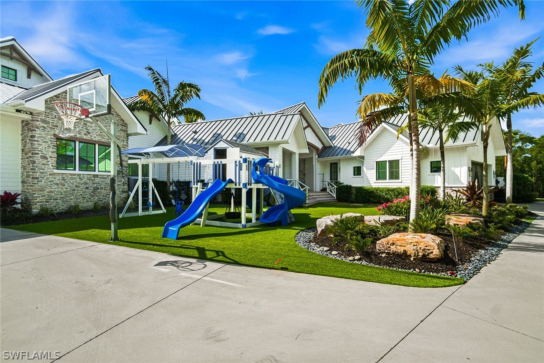 325 Cocohatchee, Naples, FL 34110