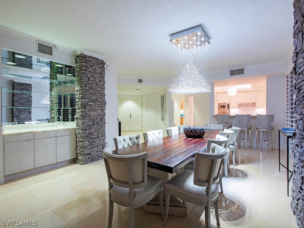 9811 Gulf Shore Unit 101, Naples, FL 34108
