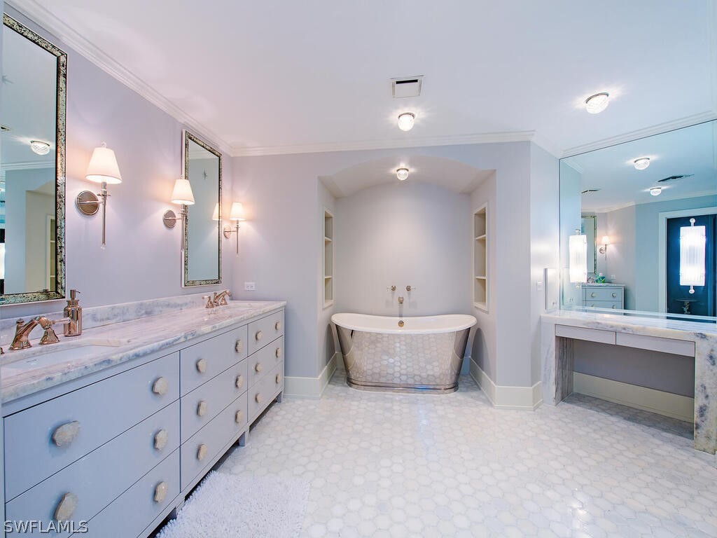 9811 Gulf Shore Unit 101, Naples, FL 34108