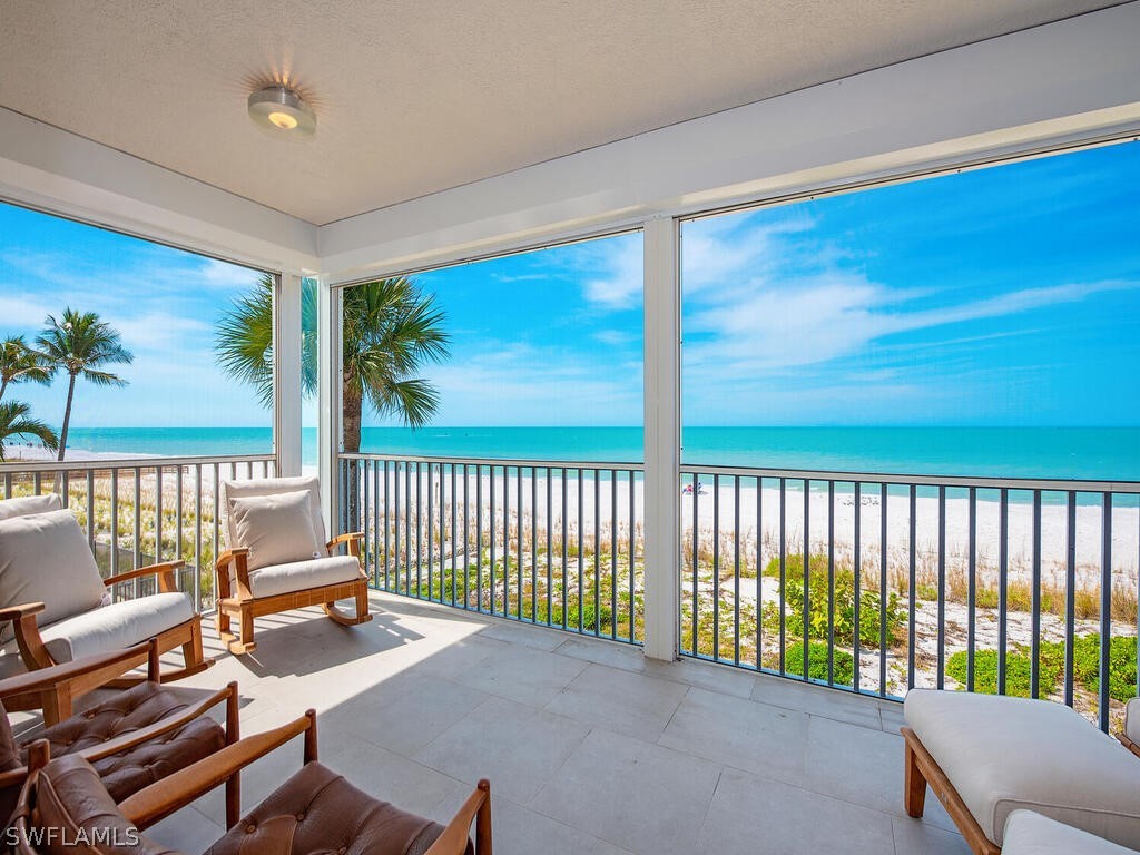 9811 Gulf Shore Unit 101, Naples, FL 34108