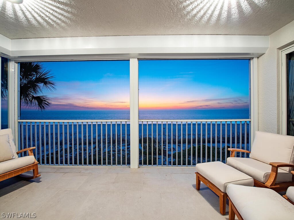 9811 Gulf Shore Unit 101, Naples, FL 34108