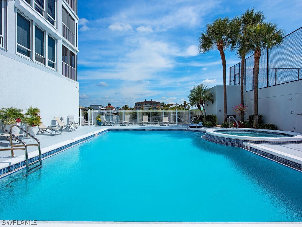 9811 Gulf Shore Unit 101, Naples, FL 34108