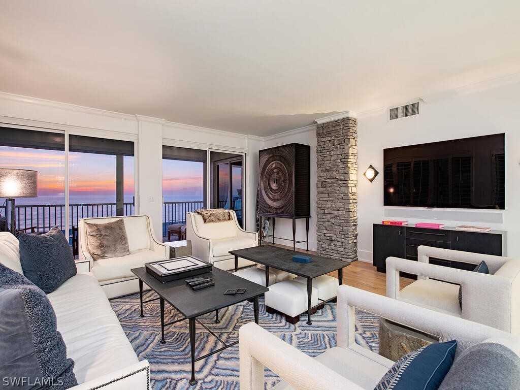 9811 Gulf Shore Unit 101, Naples, FL 34108