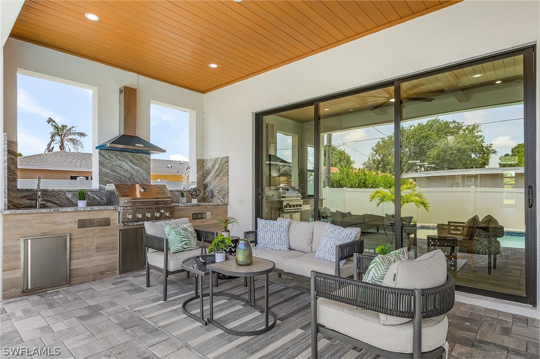 859 108th, Naples, FL 34108