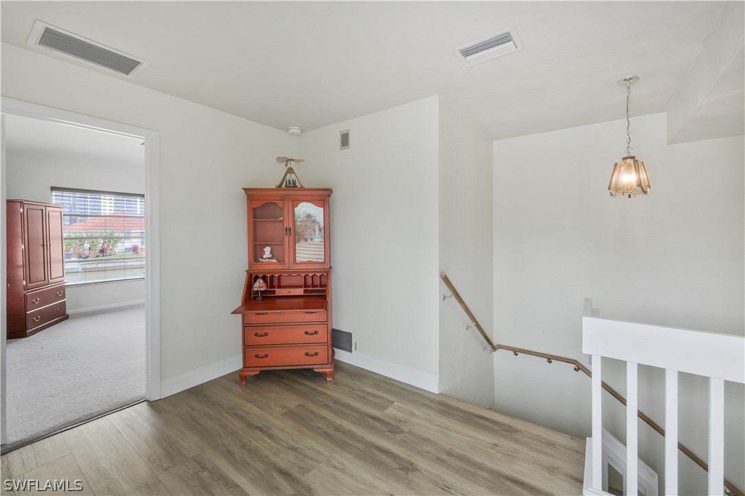 480 Oak, Naples, FL 34108