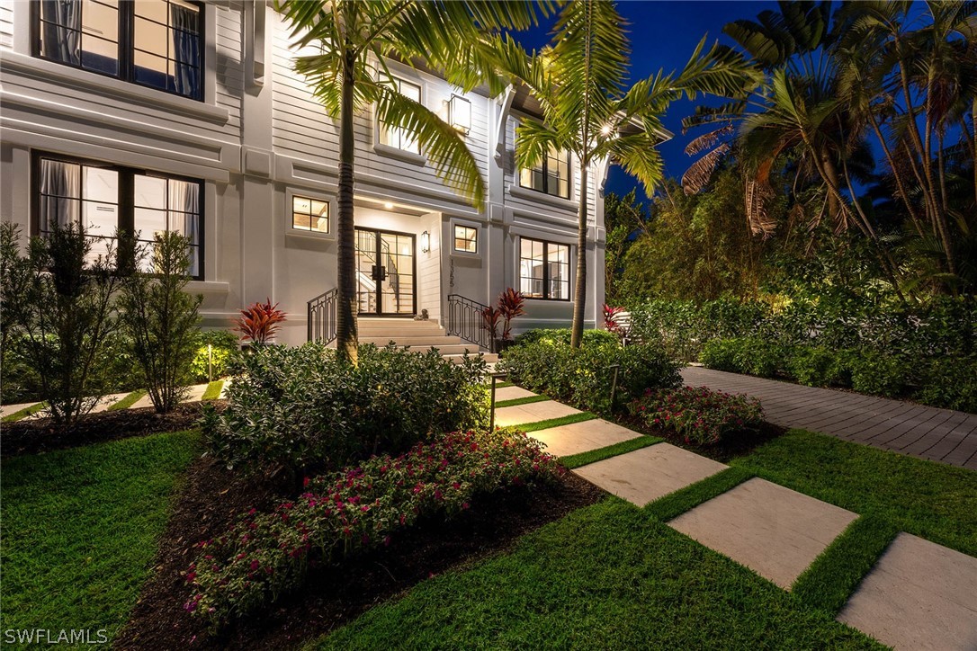 1355 4th, Naples, FL 34102