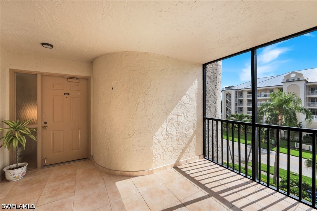 9653 Gulf Shore Unit 303, Naples, FL 34108