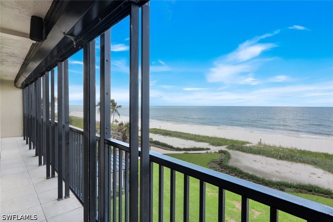 9653 Gulf Shore Unit 303, Naples, FL 34108