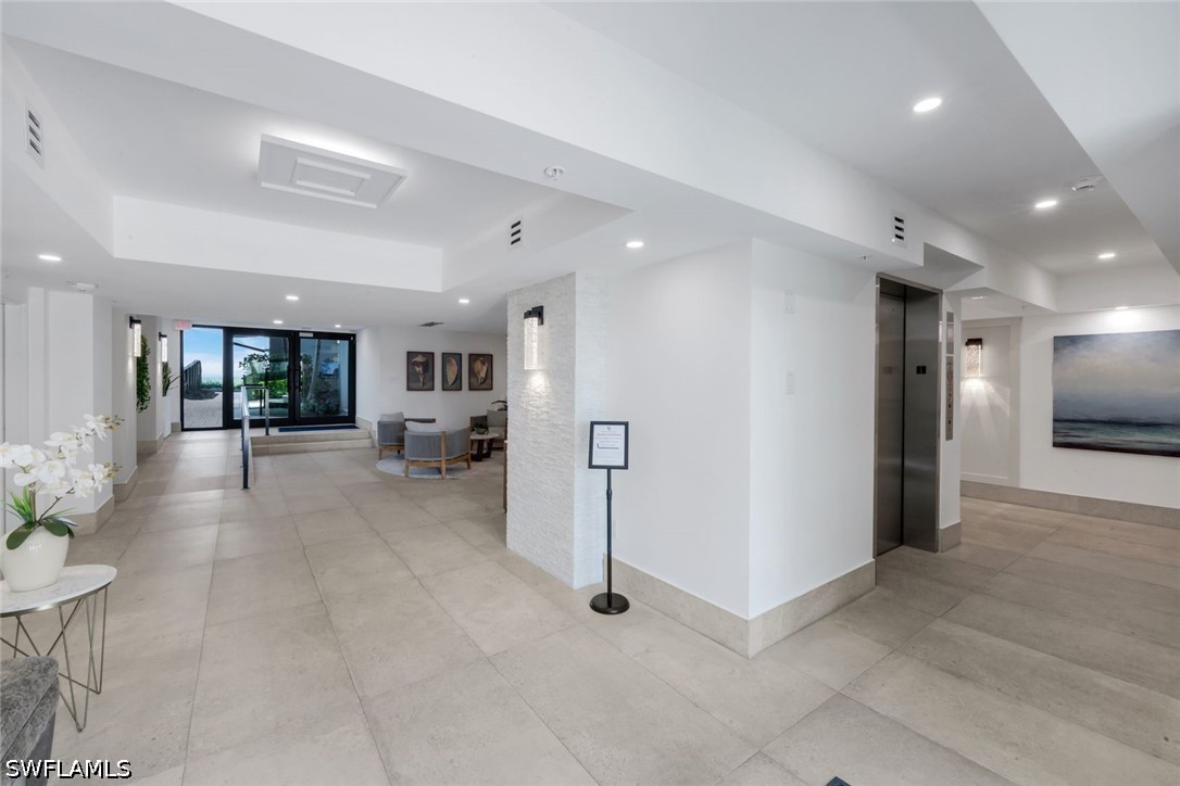 9653 Gulf Shore Unit 303, Naples, FL 34108