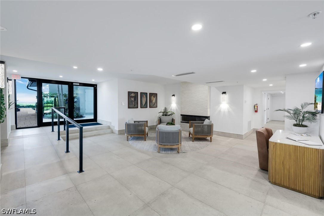 9653 Gulf Shore Unit 303, Naples, FL 34108