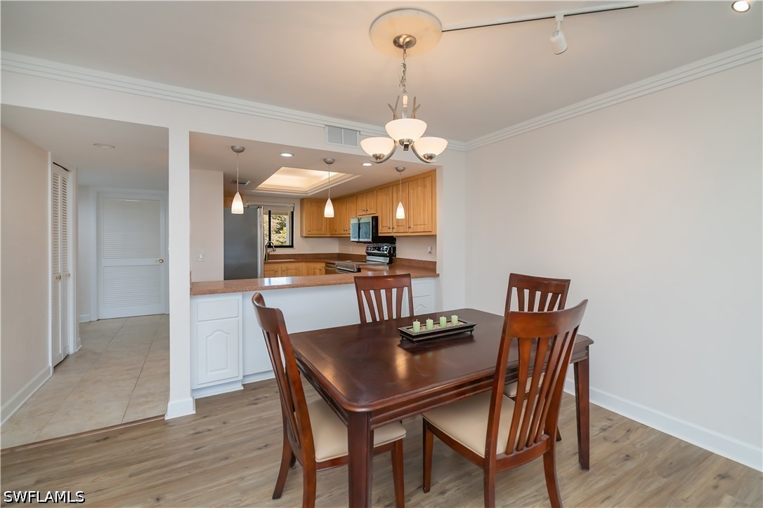 DiningArea