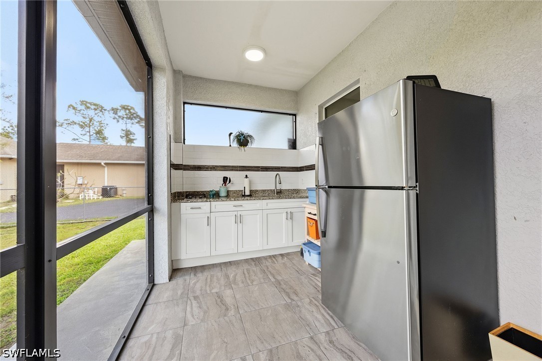 3283 2nd, Naples, FL 34117