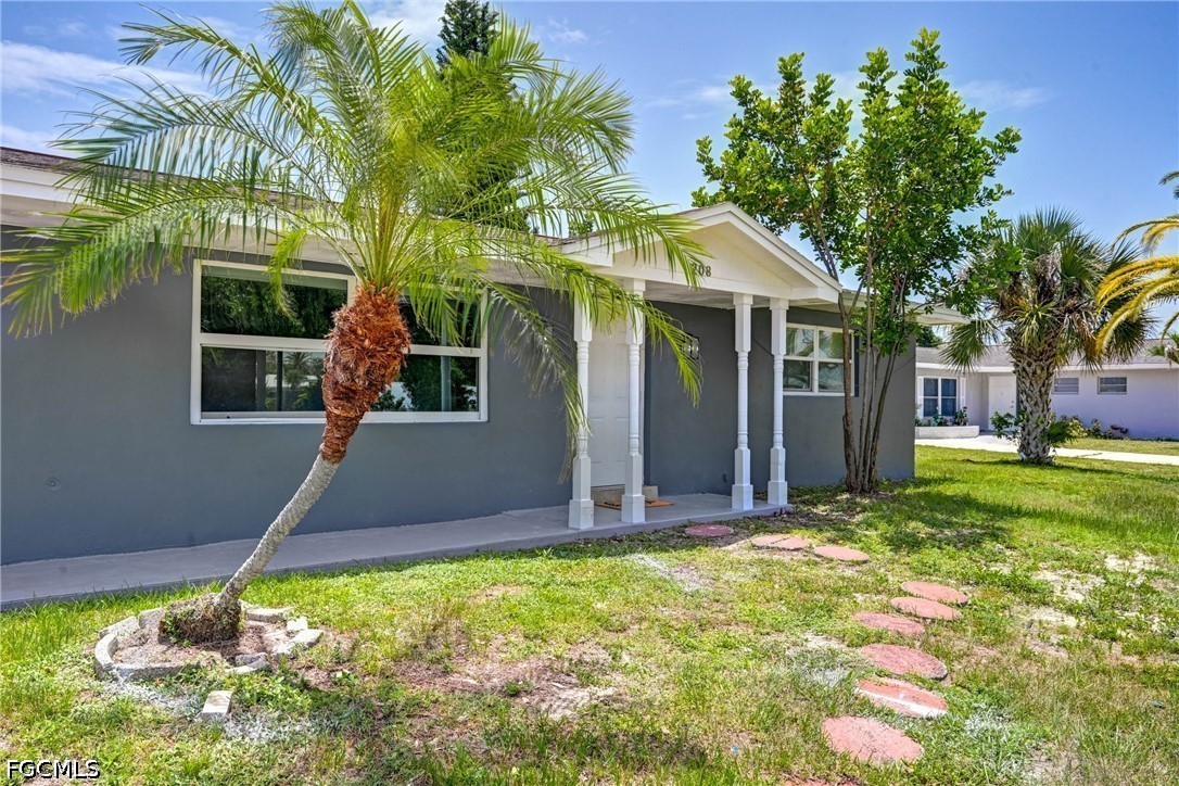 208 Norwich, Lehigh Acres, FL 33936